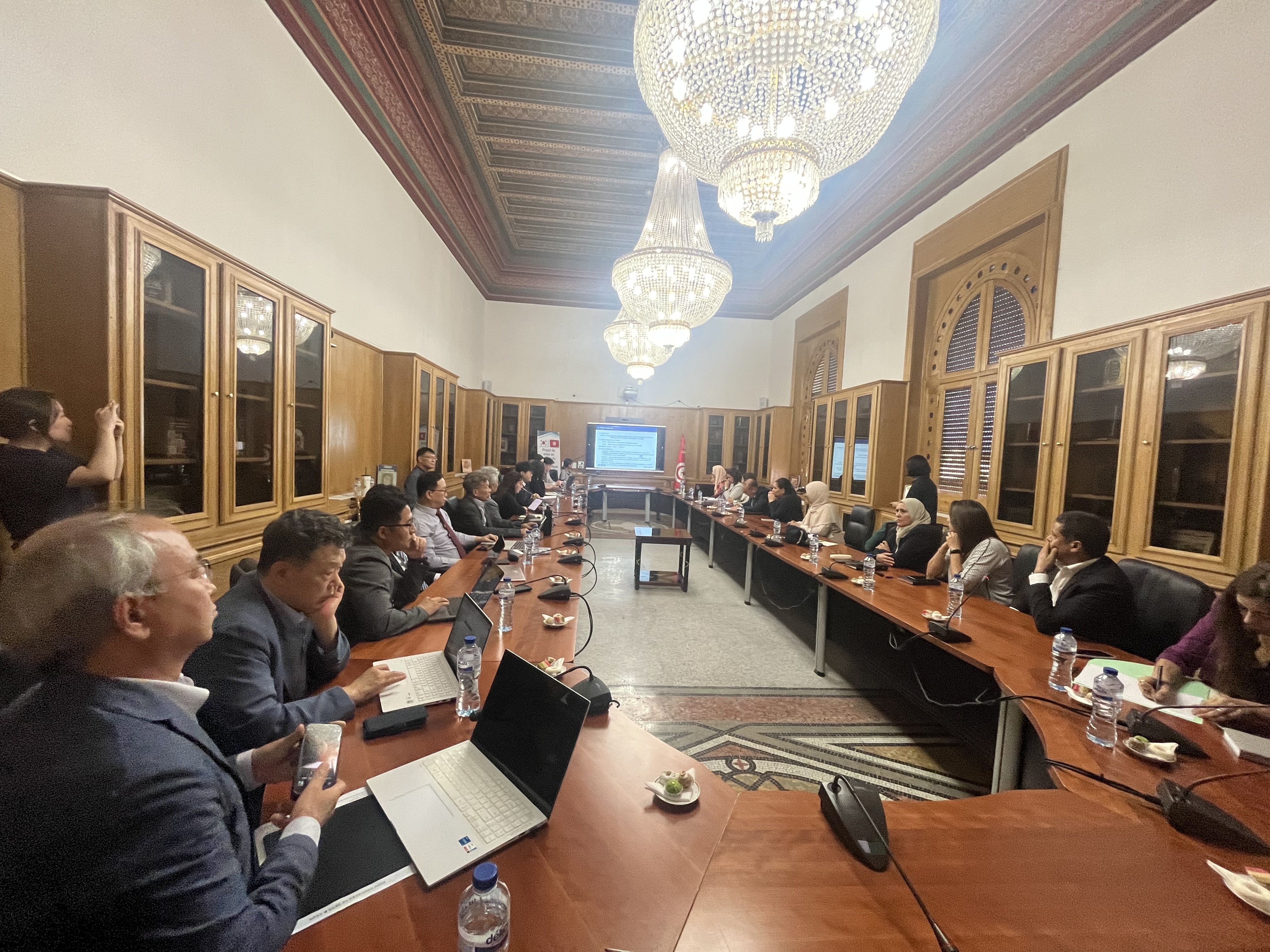 Connecting the People and Government of Tunisia: Activation of ‘e-People’ and KDS’s Leadership in Communication and Performance Management